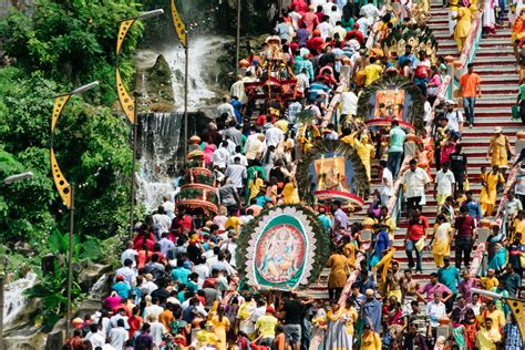  Lễ hội Thaipusam: Một Lễ Hội Đa Văn Hóa Kỷ Niệm Sự Phục Sinh và Tôn Vinh Thần Shiva